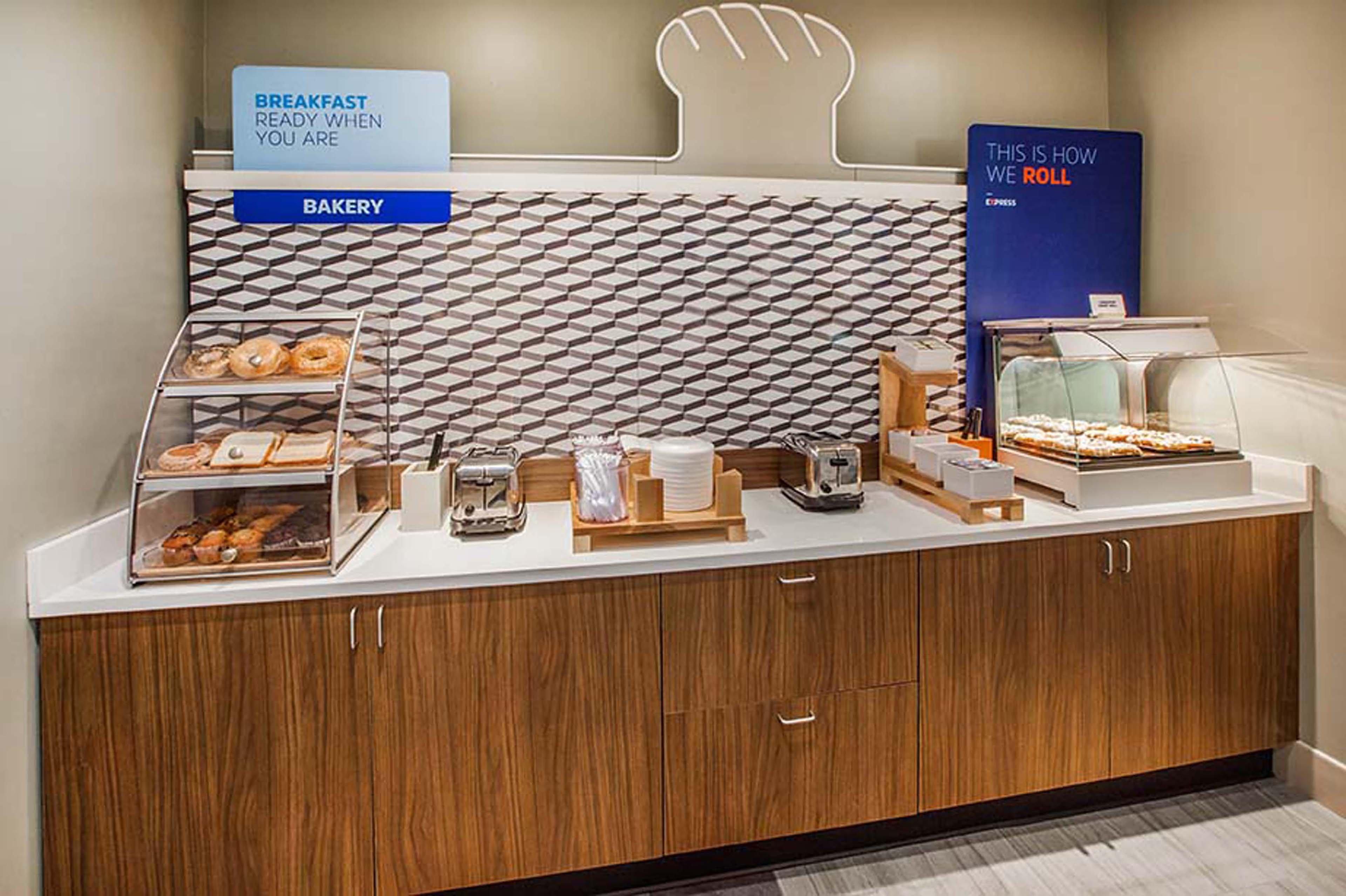 Holiday Inn Express Hotel & Suites Waterford By Ihg Esterno foto