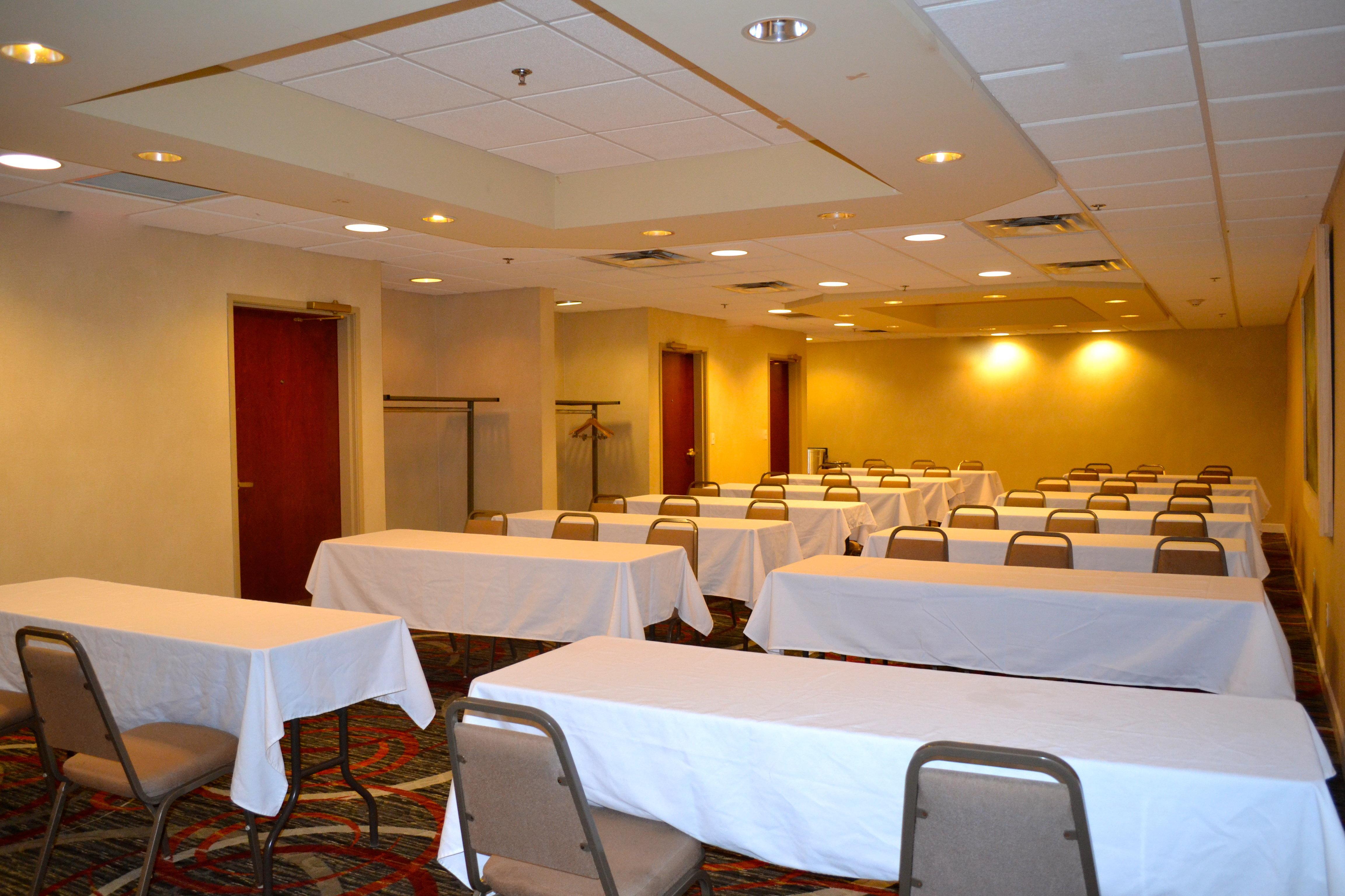 Holiday Inn Express Hotel & Suites Waterford By Ihg Esterno foto