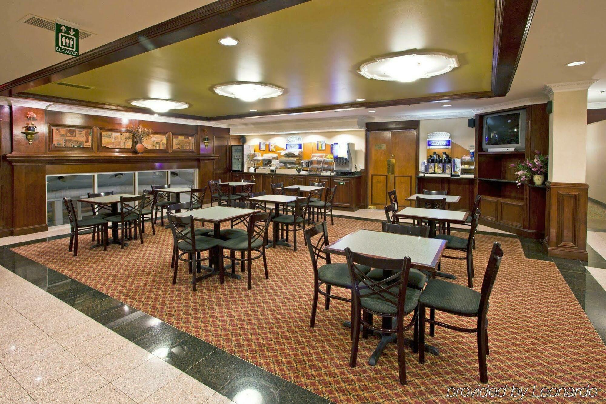 Holiday Inn Express Hotel & Suites Waterford By Ihg Esterno foto